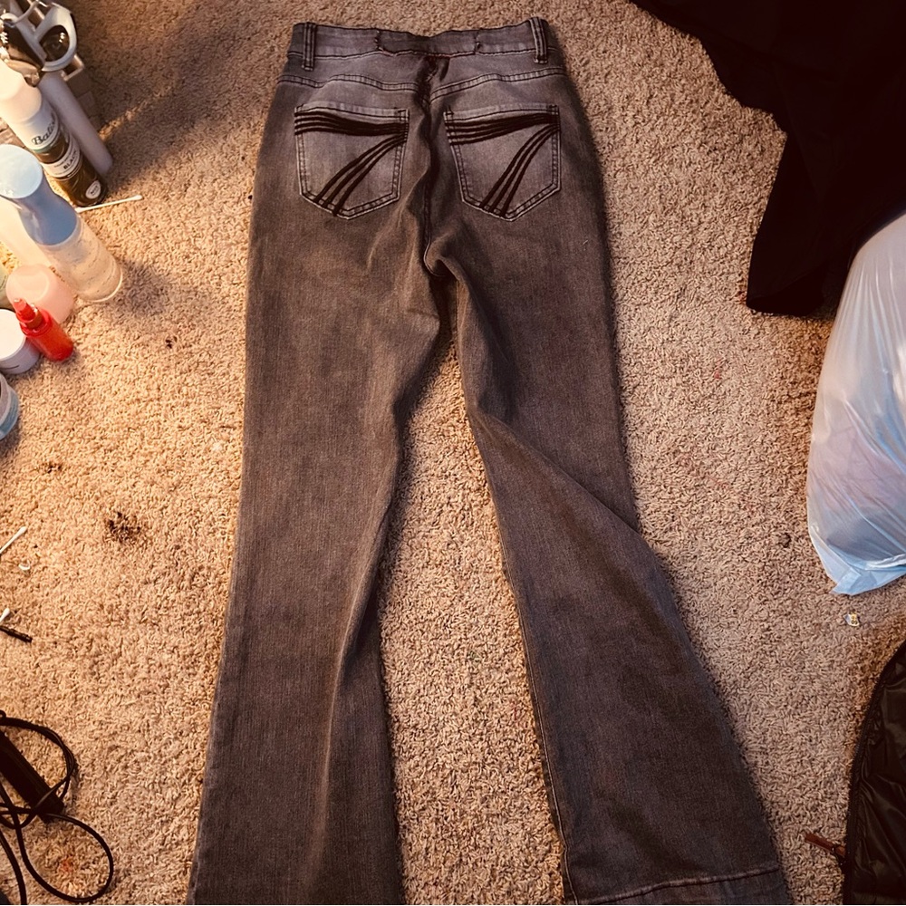 Chic Gray Flared Jeans with Black Pocket Details